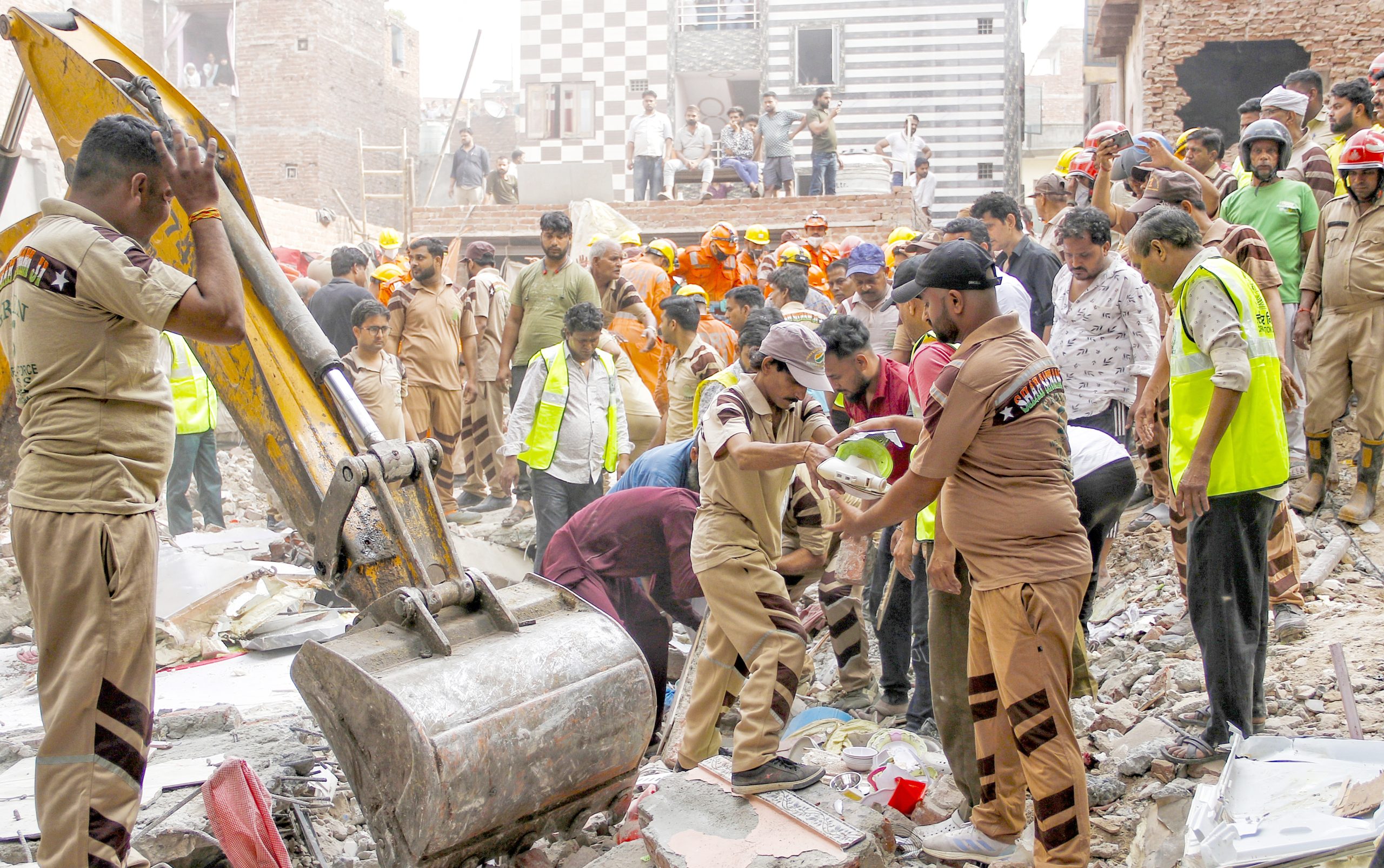 Mustafabad building accident
