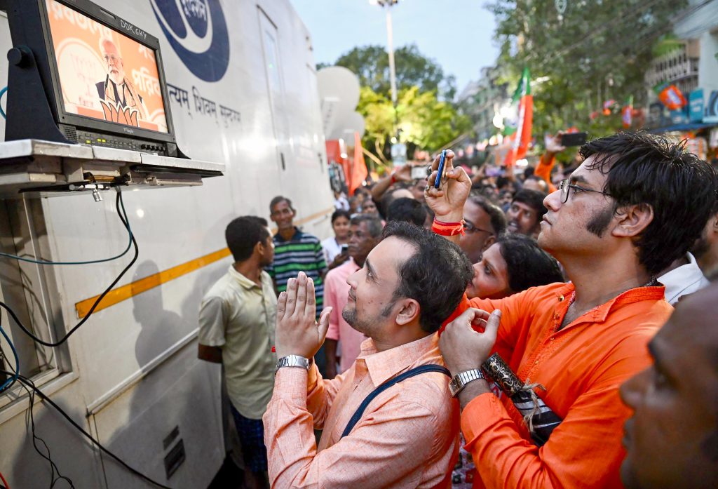 Kolkata : PM Modi flagged off the metro in Kolkata, said- 'India has the third largest metro network in the world'