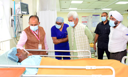 Katra landslide: LG Manoj Sinha meets the injured in the hospital