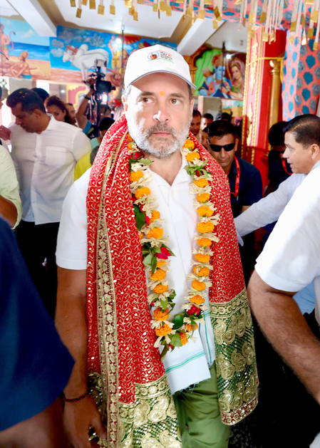 Janaki temple : Rahul Gandhi offered prayers and took blessings at Janaki temple in Sitamarhi