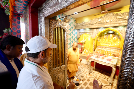 Janaki temple : Rahul Gandhi offered prayers and took blessings at Janaki temple in Sitamarhi