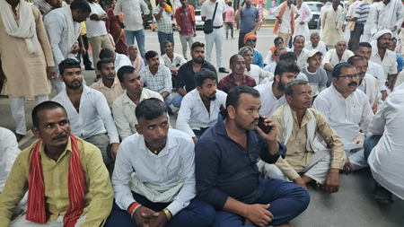 RJD Workers Reach Rabri Devi’s Residence Demanding Tickets