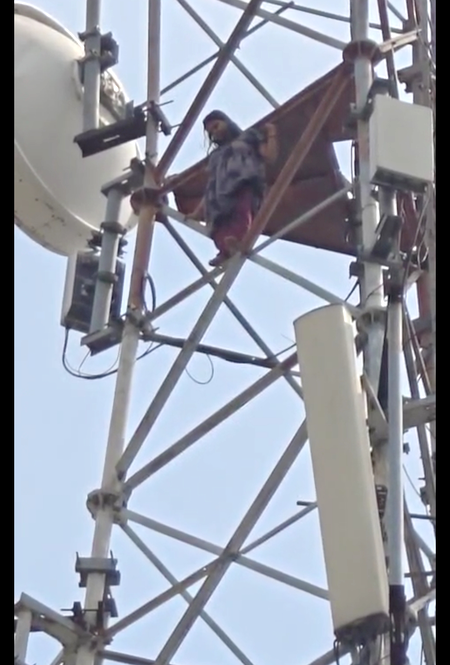 Motihari Woman Climbs Tower Saying ‘I Will Not Go to My In-Laws’