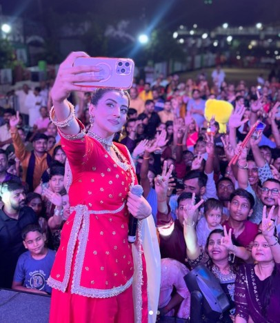 Akshara Singh Dazzles at Dandiya Night, Fans Say “Wow!”