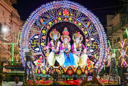 This Dussehra, follow these easy steps to seek blessings, remove financial troubles, and resolve family issues for a happier life.