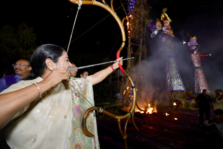 Dussehra Celebration: Huge Crowds Witness Ravana Dahan