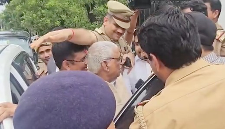SP Delegation Stopped from Going to Bareilly, Put Under Guard
