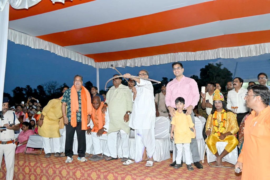Dussehra Celebration: Huge Crowds Witness Ravana Dahan