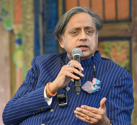 Shashi Tharoor in controversy for praising Bharat Ratna L.K. Advani; Congress calls it his personal opinion