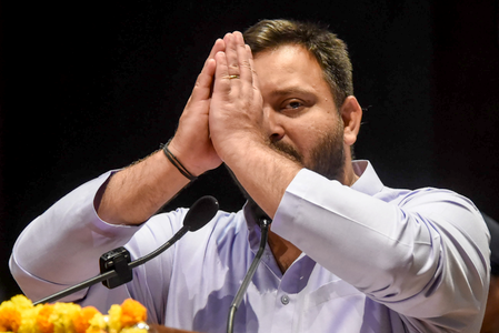 Tejashwi leads in Raghopur, Tej Pratap trails in Mahua
