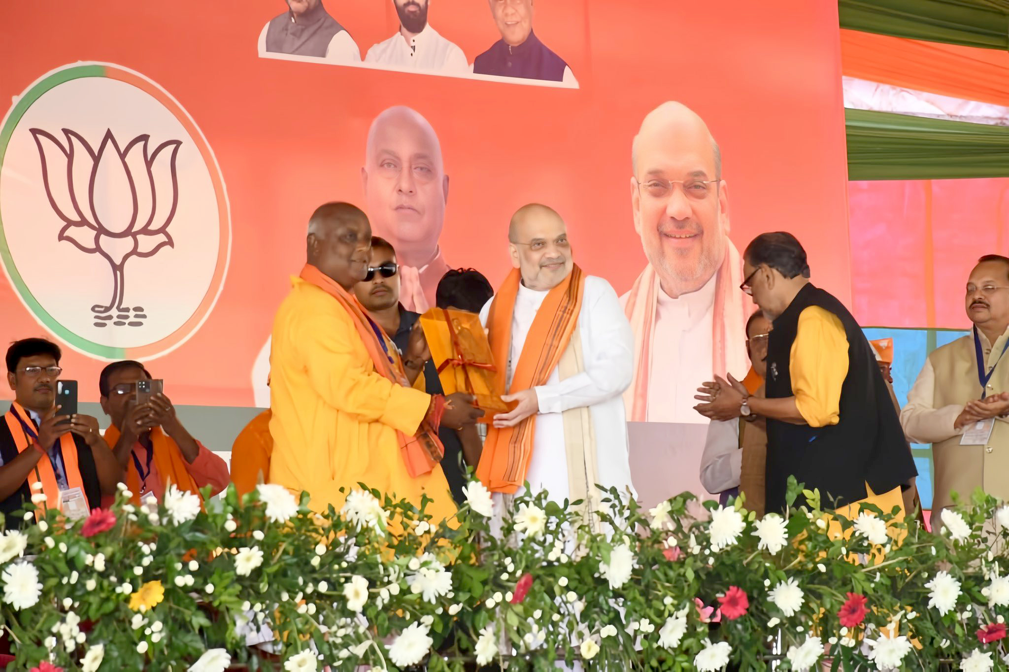 Amit Shah Roars in Motihari, Seeks Votes for NDA, Says Bihar Rejects Jungle Raj