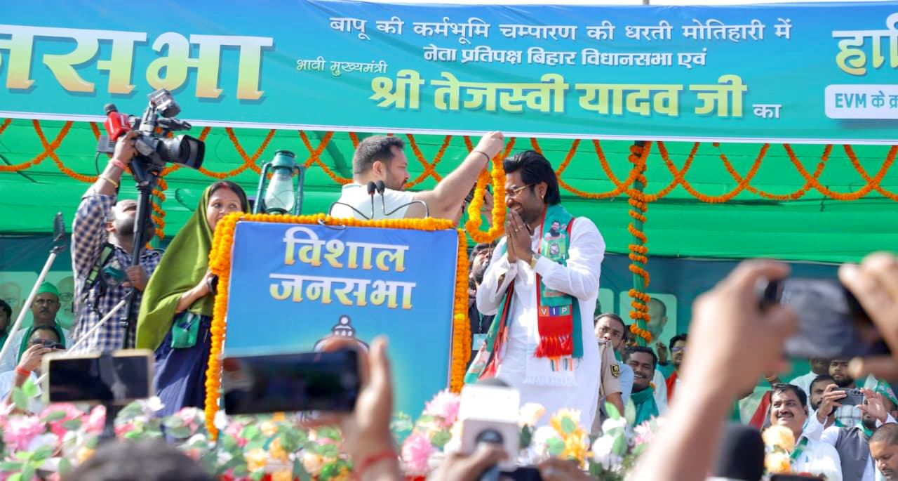 Tejashwi Yadav Rallies Support in Motihari, Urges People to Ensure Deva Gupta’s Victory