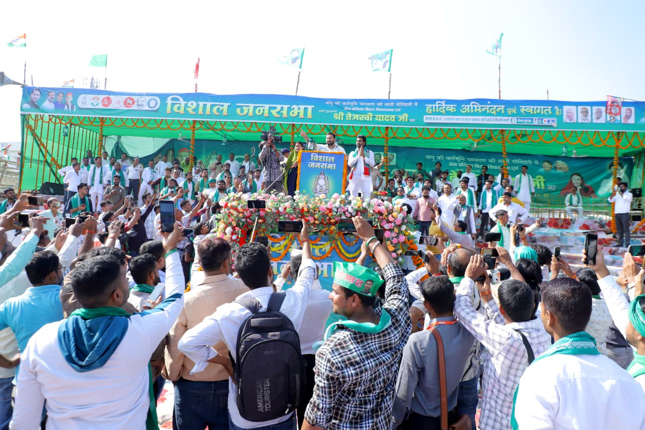 Tejashwi Yadav Rallies Support in Motihari, Urges People to Ensure Deva Gupta’s Victory