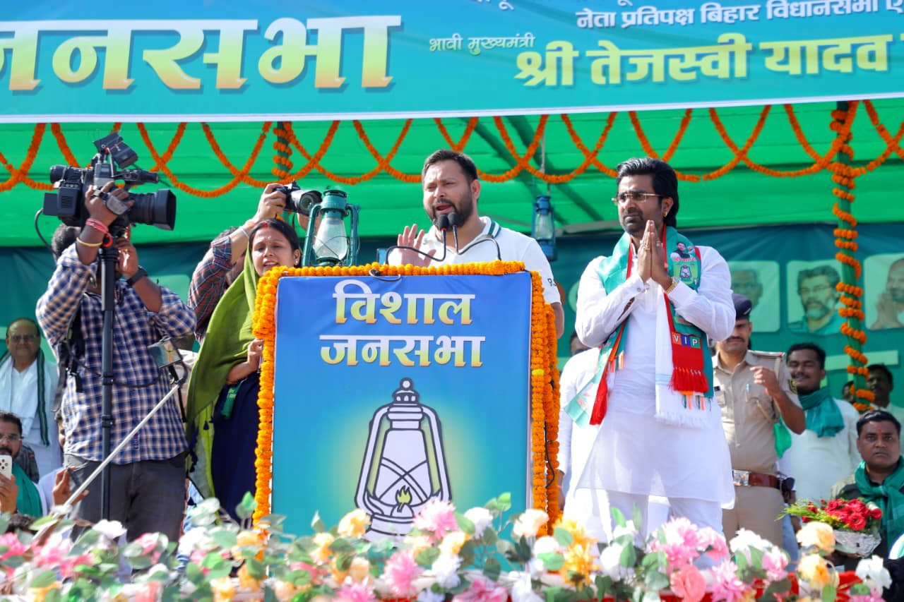 Tejashwi Yadav Rallies Support in Motihari, Urges People to Ensure Deva Gupta’s Victory
