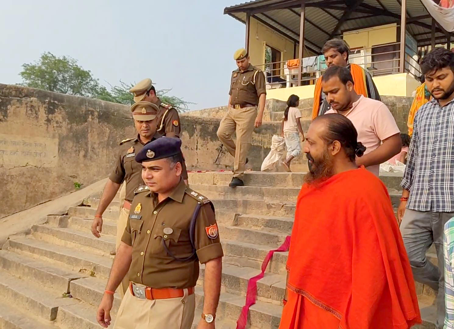 Ghazipur Security: SP Inspects Chochakpur Ghat and Fair Area, Tight Security Arrangements Made