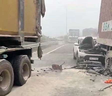 Foggy Road Accident on Eastern Peripheral Expressway: 20 Vehicles Collide, One Dead