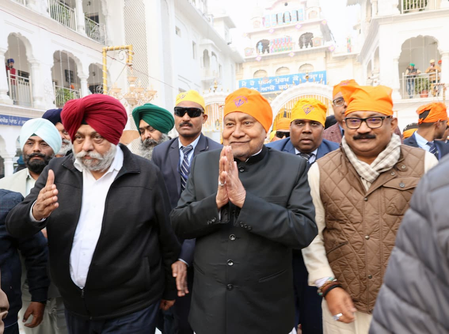 Guru Gobind Singh Prakash Parv: Bihar CM Nitish Kumar Offers Prayers at Patna Sahib