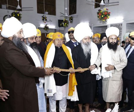 Guru Gobind Singh Prakash Parv: Bihar CM Nitish Kumar Offers Prayers at Patna Sahib