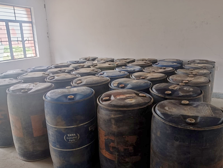 Bihar police bust a major fake fuel racket in Motihari, arrest five suspects and seize 9,600 liters of illegal petrol and diesel.