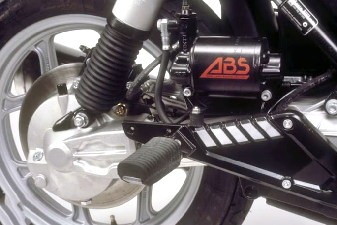 Two Wheeler ABS Mandatory from Jan 1, 2026: New Road Safety Rule