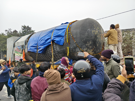 Ramayan Temple Shivling: Giant Shivling Arrives in Bihar, Devotees Give Grand Welcome