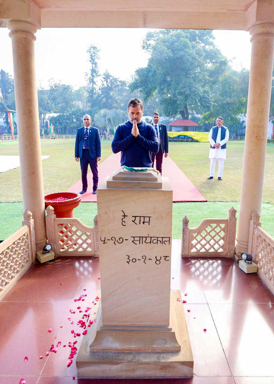 Gandhi Martyrdom Day: Kharge, Rahul and Priyanka Pay Tribute to Mahatma Gandhi