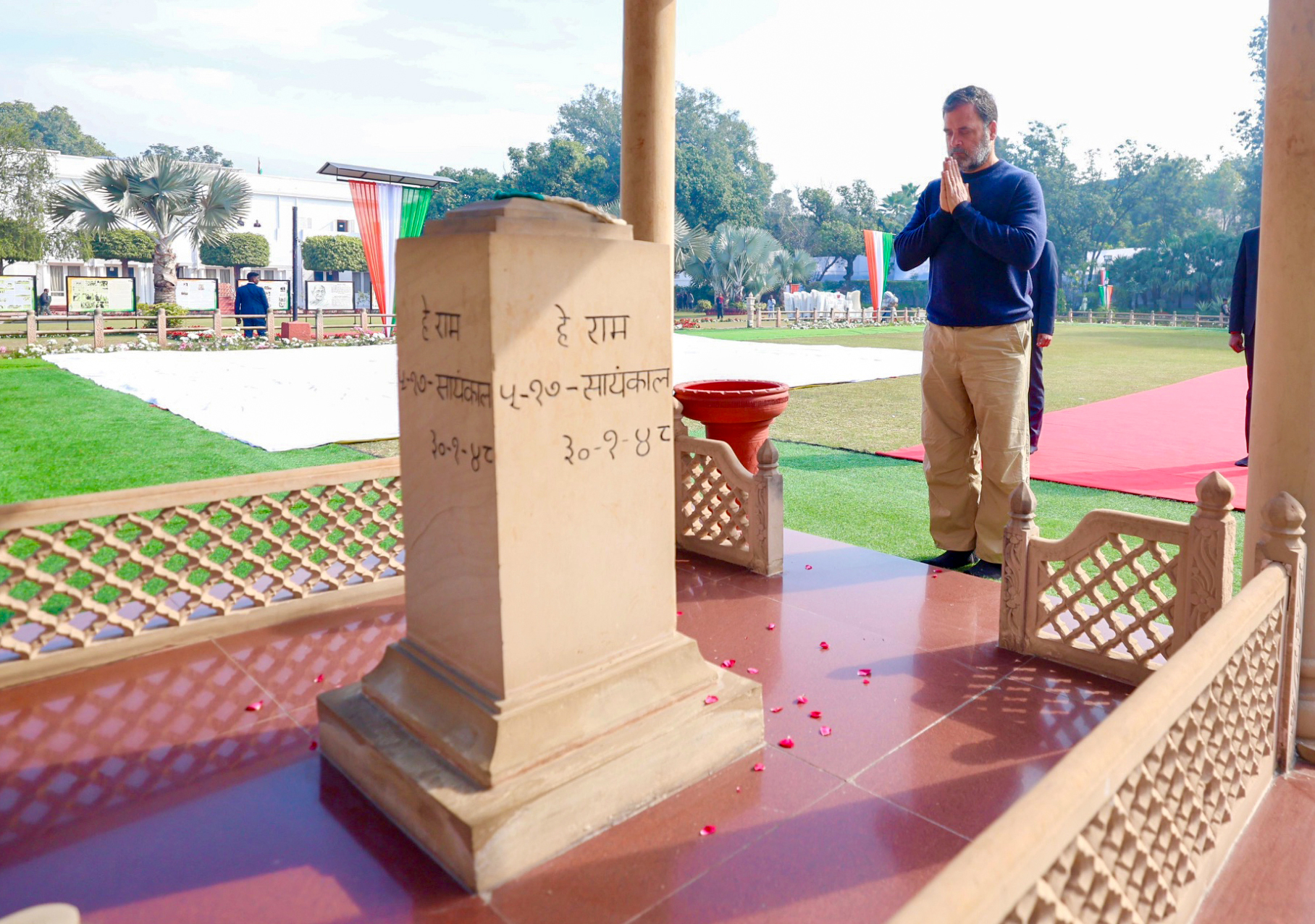 Gandhi Martyrdom Day: Kharge, Rahul and Priyanka Pay Tribute to Mahatma Gandhi