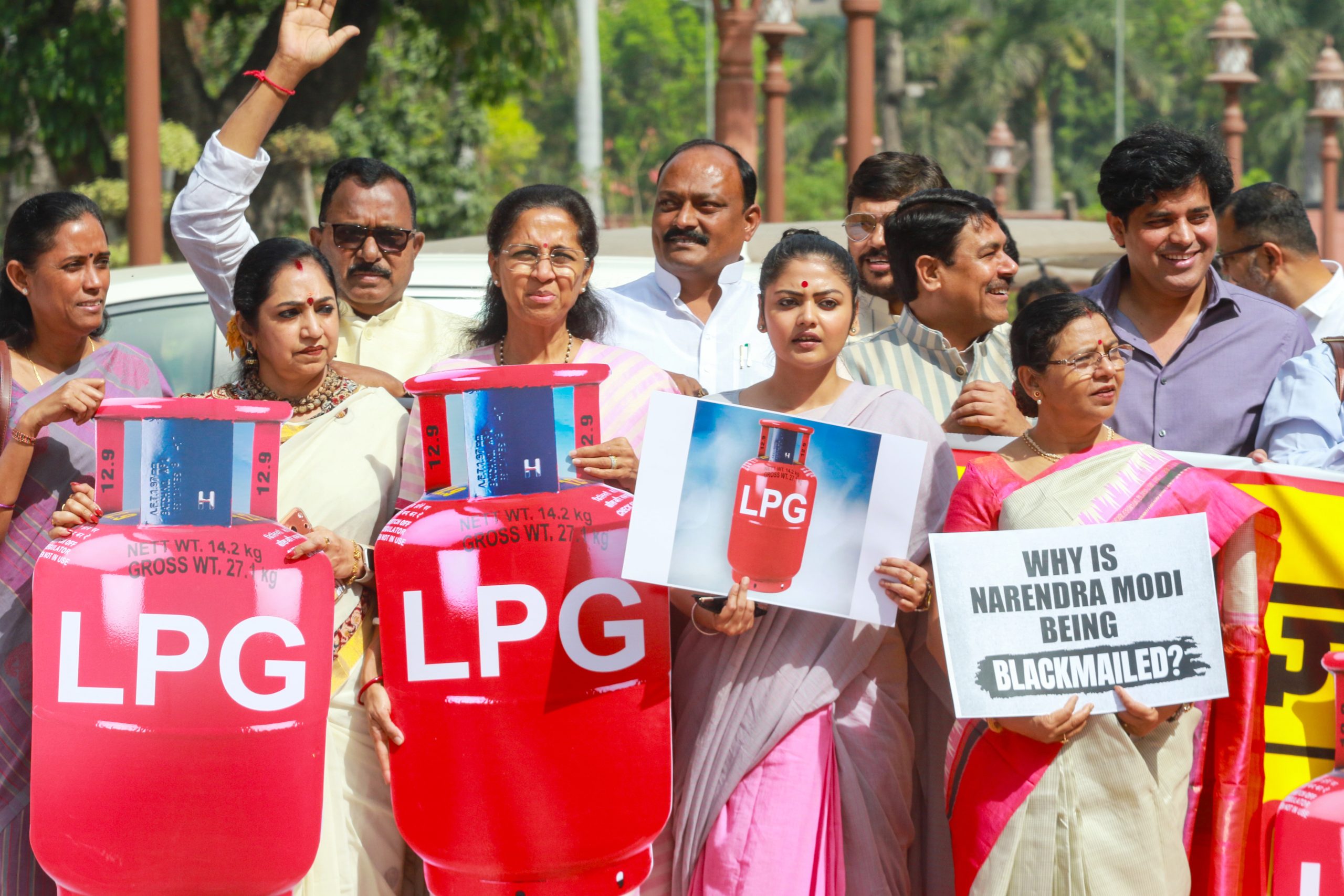LPG Crisis in India Sparks Political Debate | Opposition vs Government