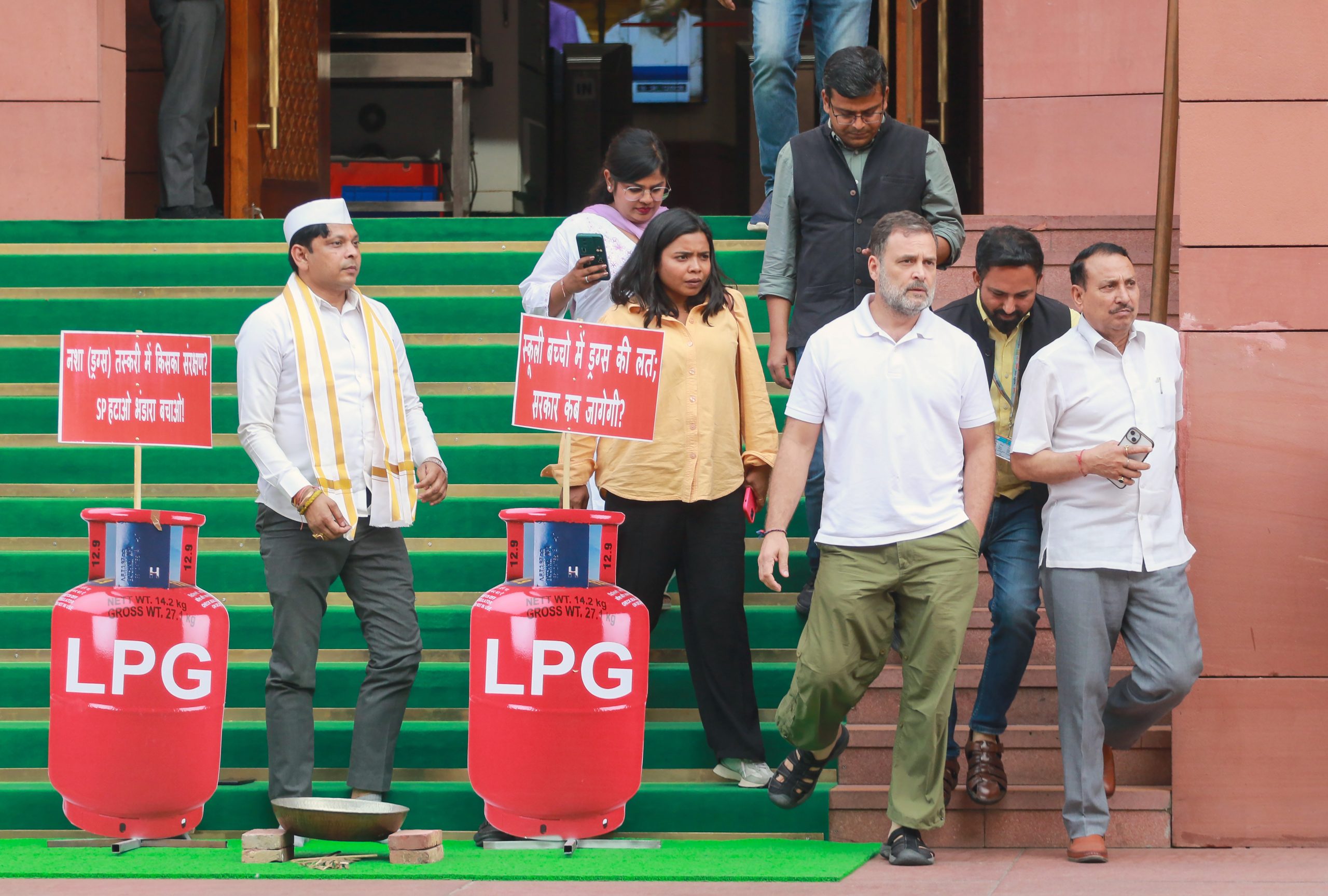 LPG Crisis in India Sparks Political Debate | Opposition vs Government