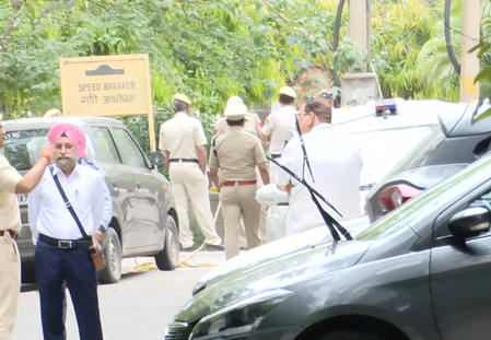 Pawan Kheda Controversy: Assam Police Raid Delhi Home After FIR by CM’s Wife