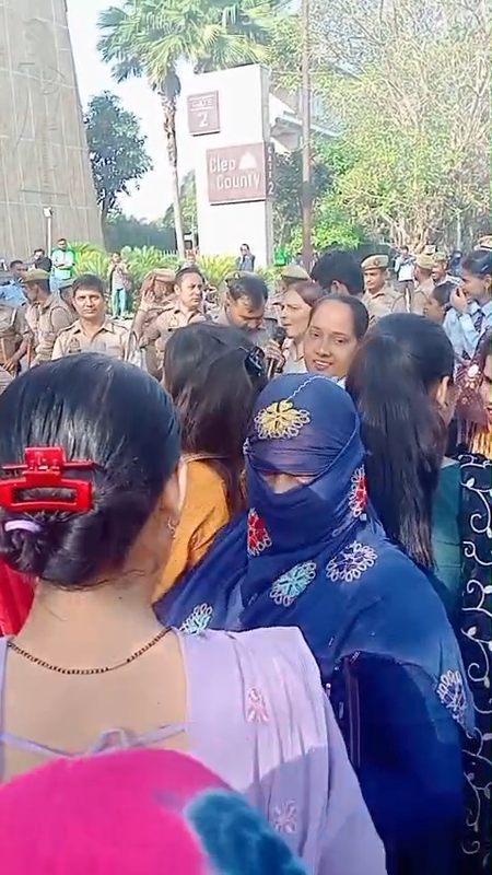 Noida Protest Clash: Stone Pelting, 300+ Arrested in Sector 121