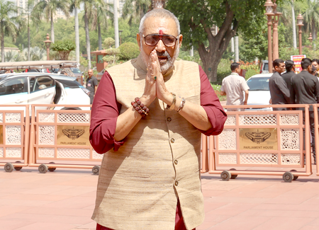Bengal Election Warning: Giriraj Singh Backs PM Modi’s Strong Message
