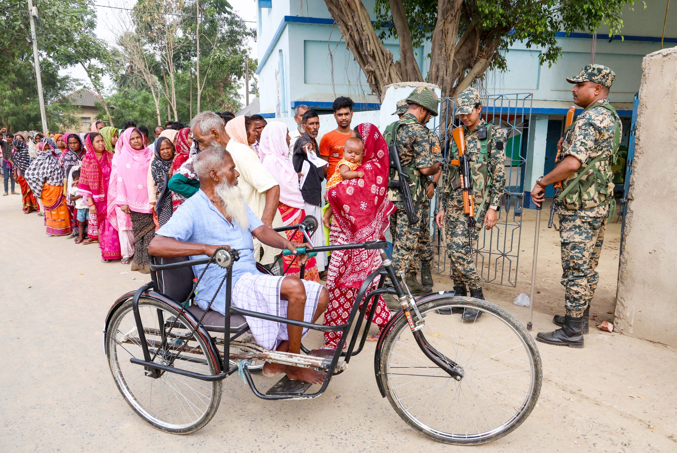 Voting Turnout Surge: Bengal Crosses 62%, Tamil Nadu Hits 56.81% by 1 PM