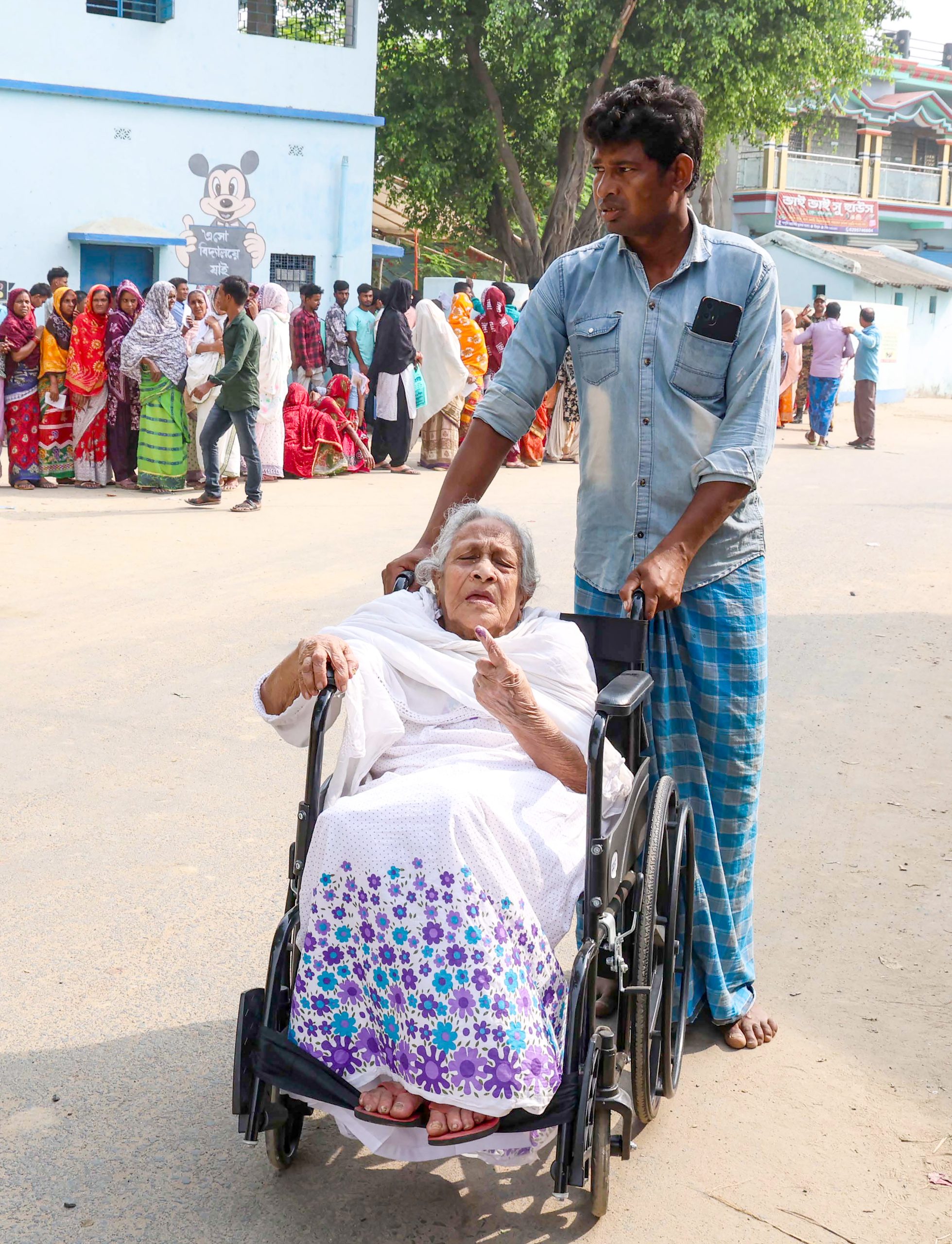 Voting Turnout Surge: Bengal Crosses 62%, Tamil Nadu Hits 56.81% by 1 PM