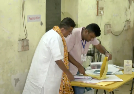 Bhabanipur Voting Battle: Suvendu Adhikari Inspects Polling Booths, Urges Voters