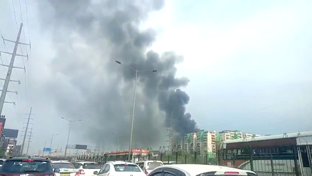 Ghaziabad Fire Incident: Massive Blaze Breaks Out in High-Rise Society Flat, Panic in Indirapuram