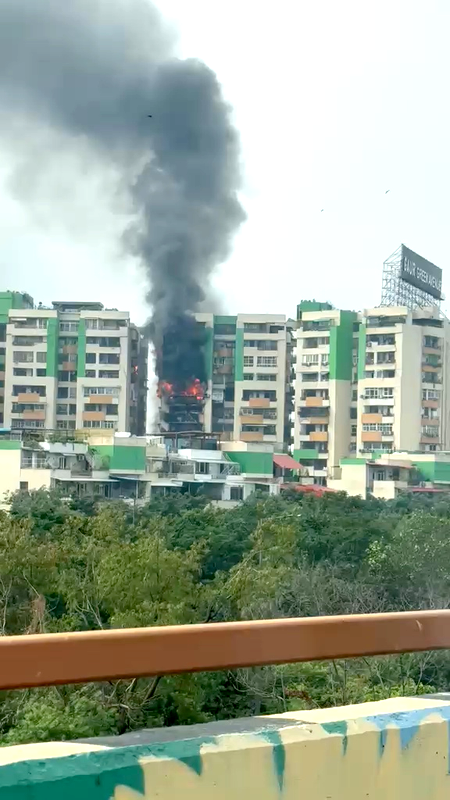 Ghaziabad Fire Incident: Massive Blaze Breaks Out in High-Rise Society Flat, Panic in Indirapuram