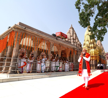 Kashi Modi Visit: PM Narendra Modi’s Grand Roadshow and Temple Darshan in Varanasi