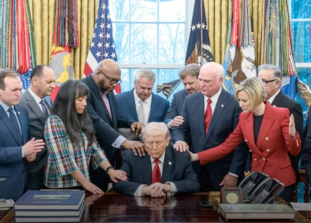 Hindu prayer for peace and unity was held at the White House during the National Day of Prayer event in Washington. व्हाइट हाउस में गूंजी हिंदू प्रार्थना